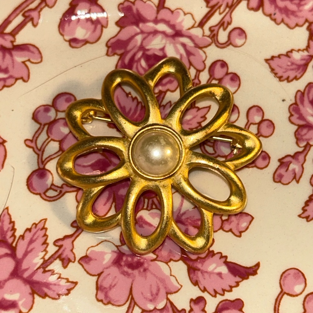 Elegant Gold Flower Brooch with Pearl Center